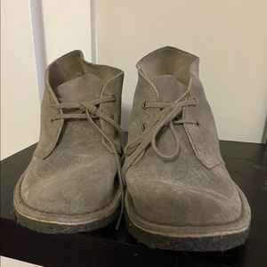 Clarks desert boot in grey suede